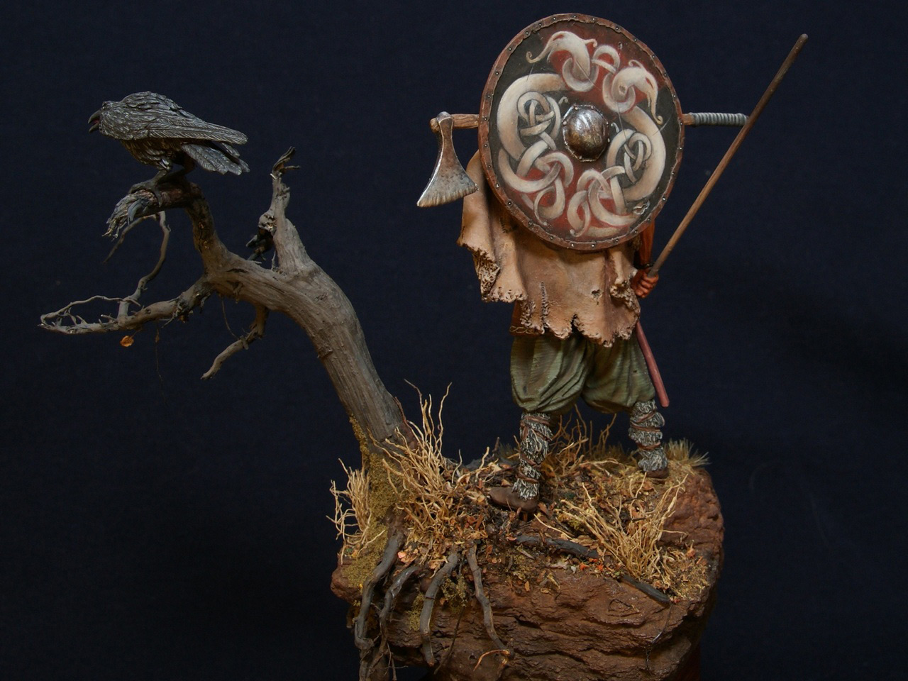 Figures: Viking with raven, photo #5