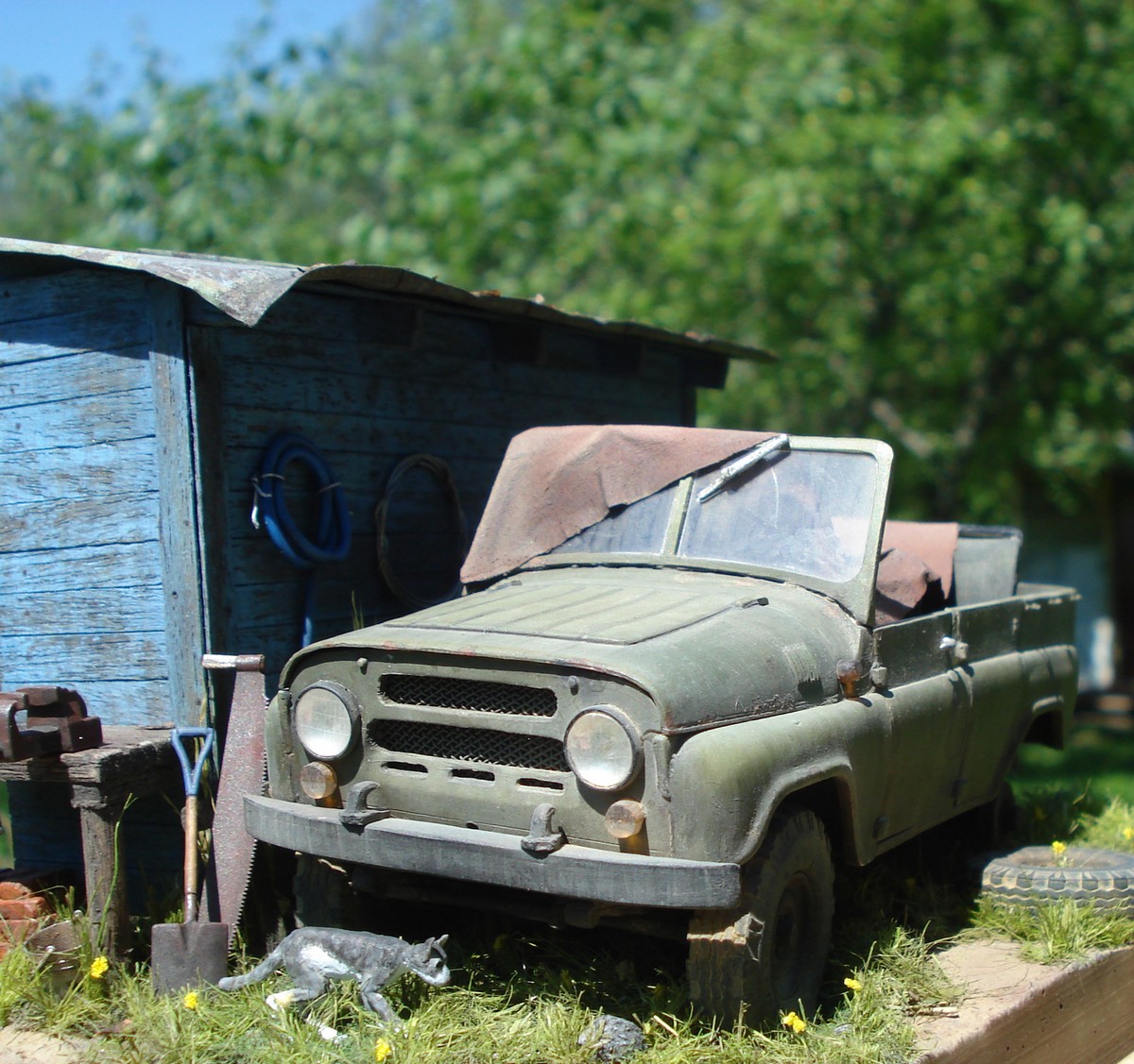 Dioramas and Vignettes: UAZ-469 at the backyard, photo #1