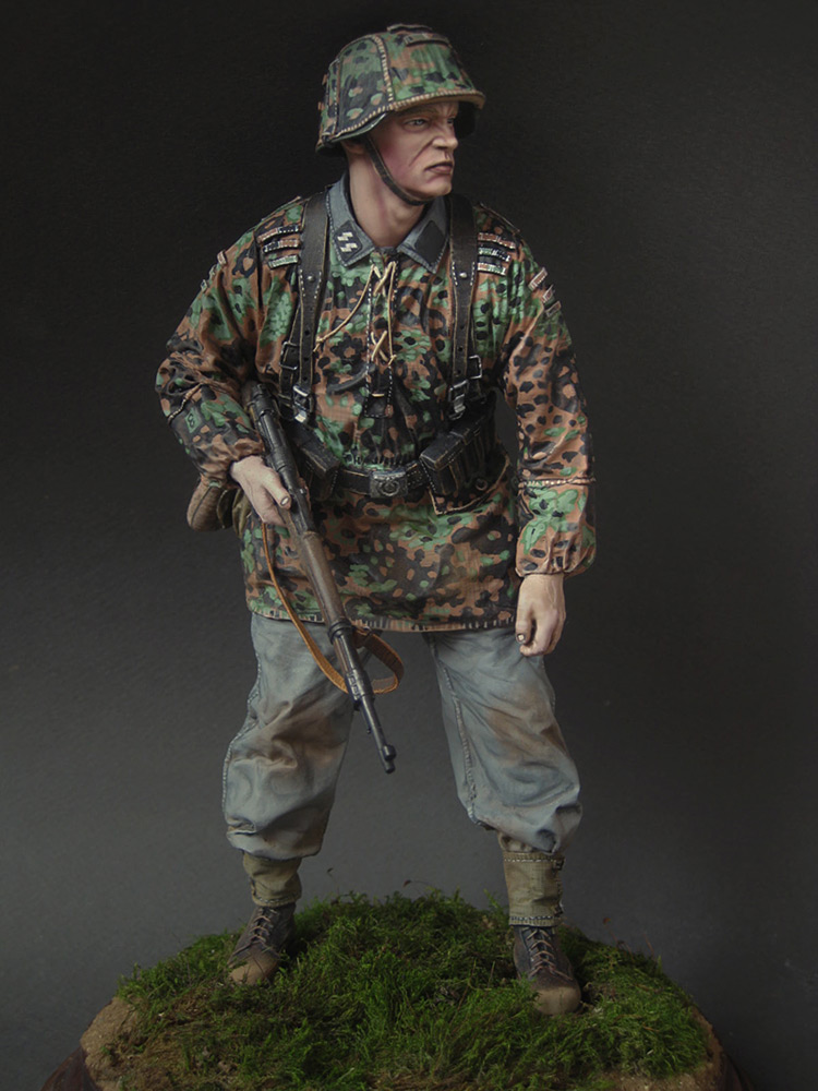 Figures: SS trooper, 1941, photo #2