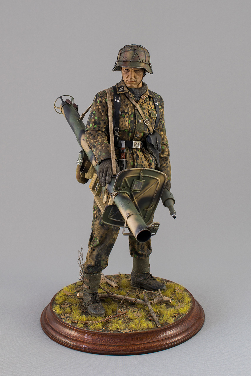 Figures: Sherman hunter. France, Fall 1944, photo #2