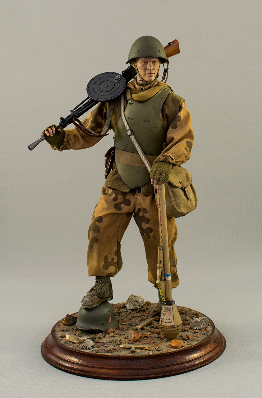 Figures: Soviet assault trooper, Germany, 1945, photo #10