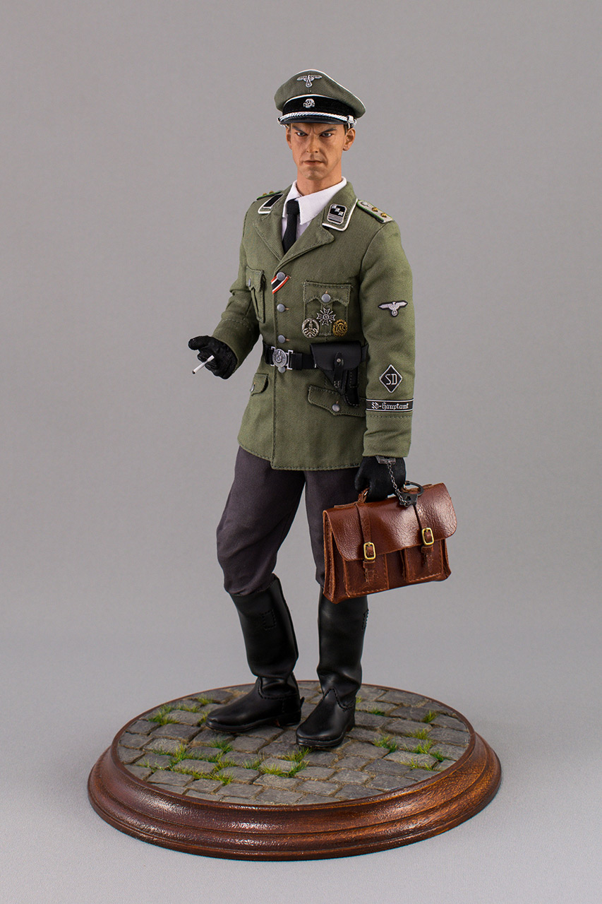 Figures: SD officer, Berlin, 1944, photo #10