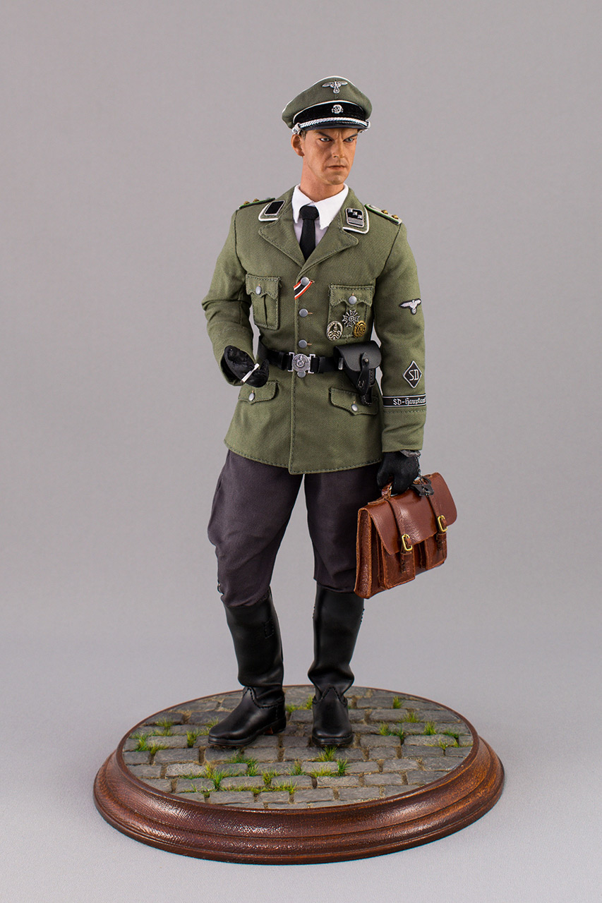 Figures: SD officer, Berlin, 1944, photo #11