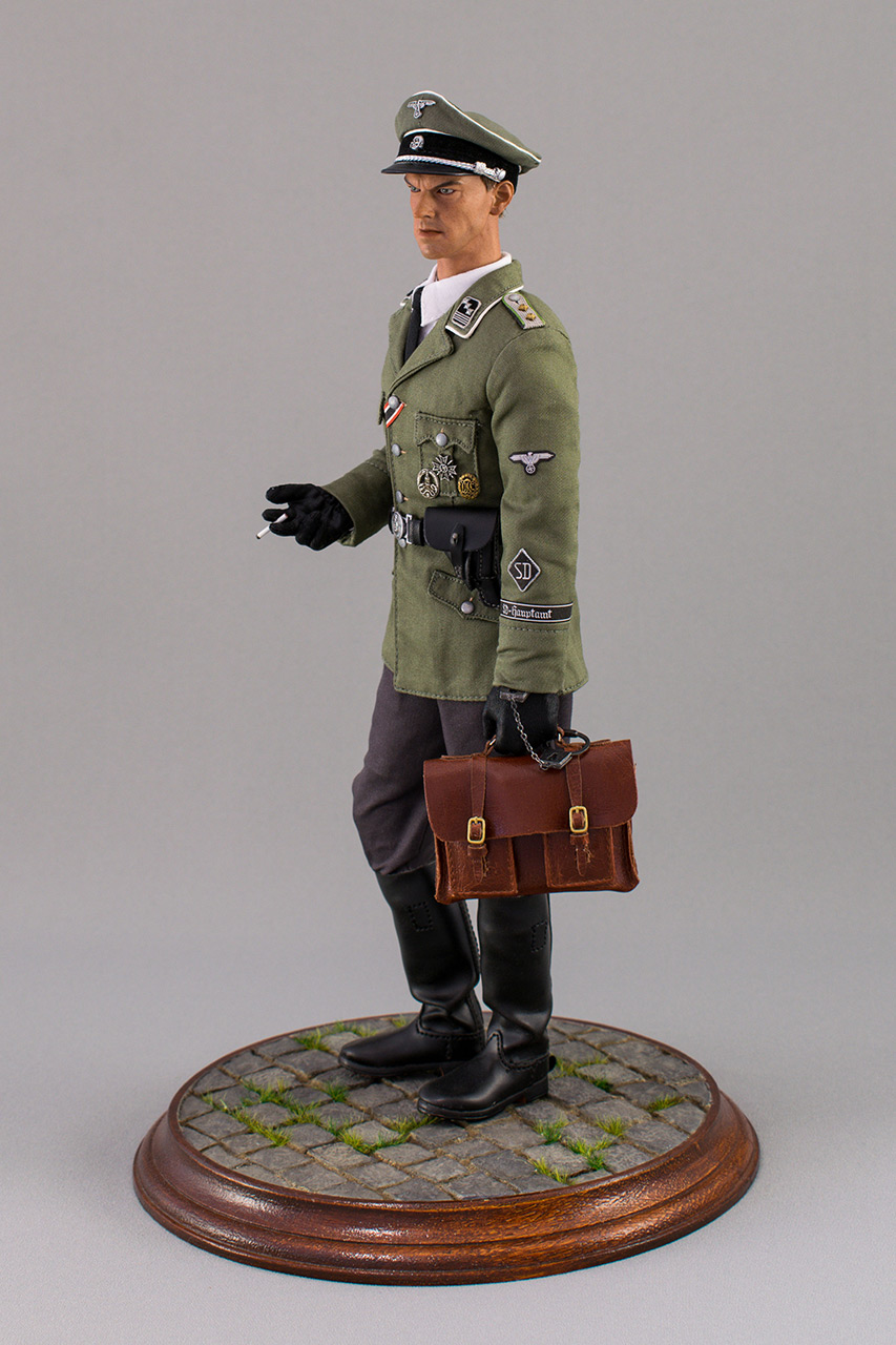 Figures: SD officer, Berlin, 1944, photo #9