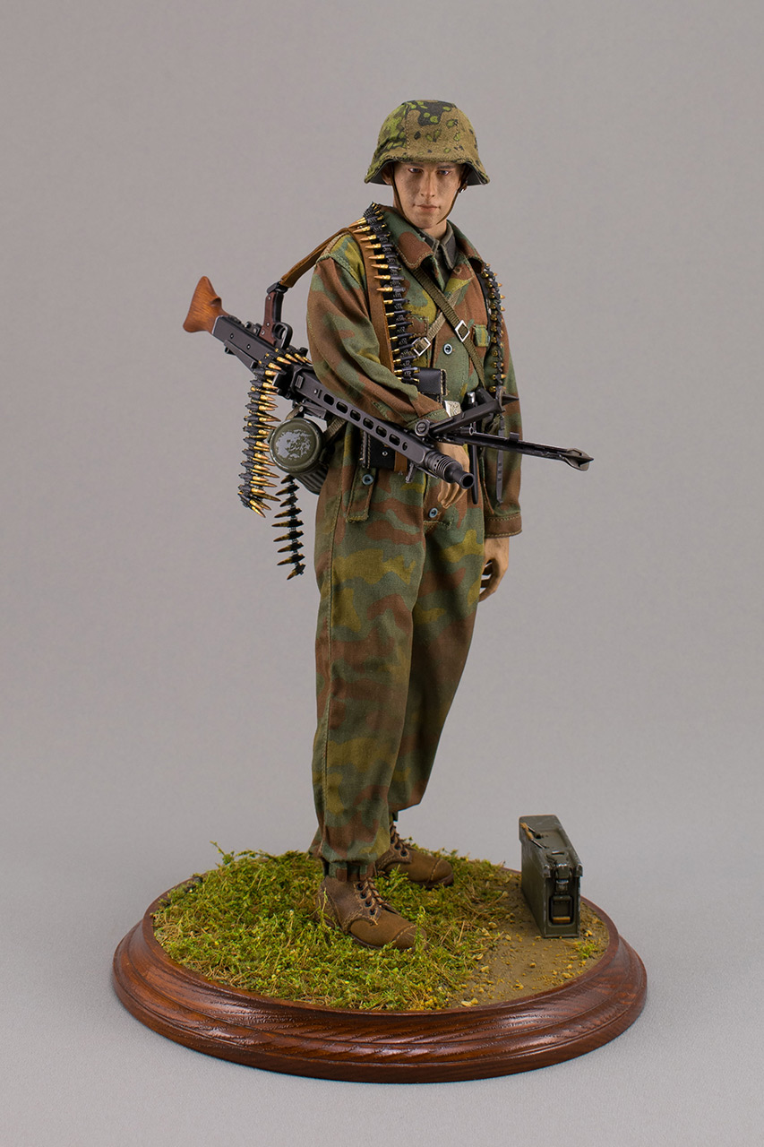 Figures: SS Hitlerjugend div. machine gunner. Normandy, June 1944, photo #1