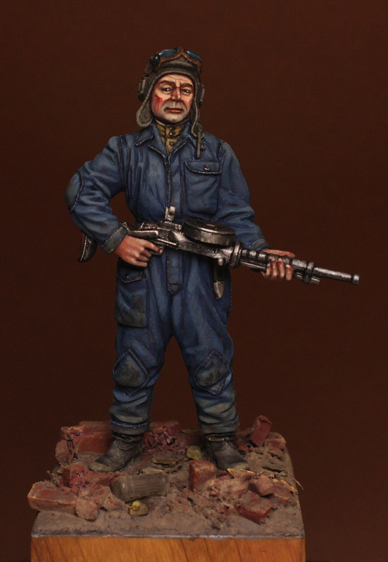Figures: Tank crewman with DT-29, 1943-45, photo #1
