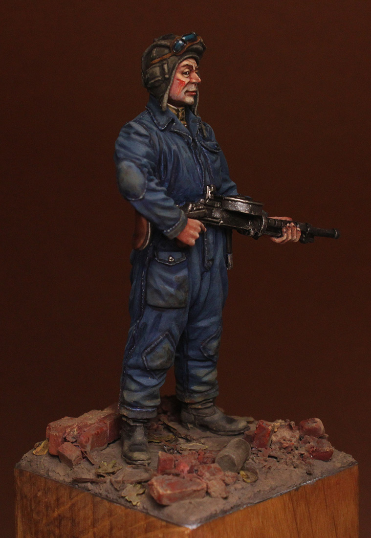 Figures: Tank crewman with DT-29, 1943-45, photo #8