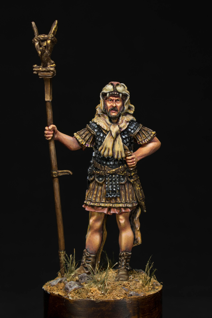 Figures: Praetorian aquilifer, I AD, photo #1