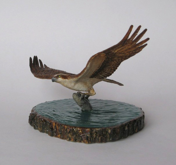 Sculpture: Osprey with prey