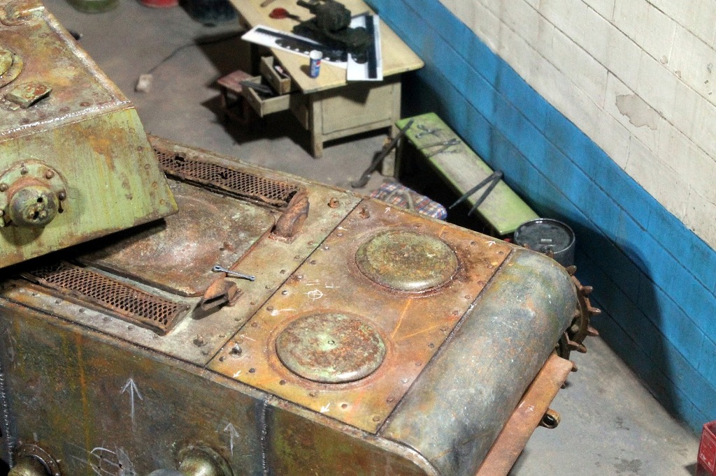 Dioramas and Vignettes: KV-1 at restoration, photo #5