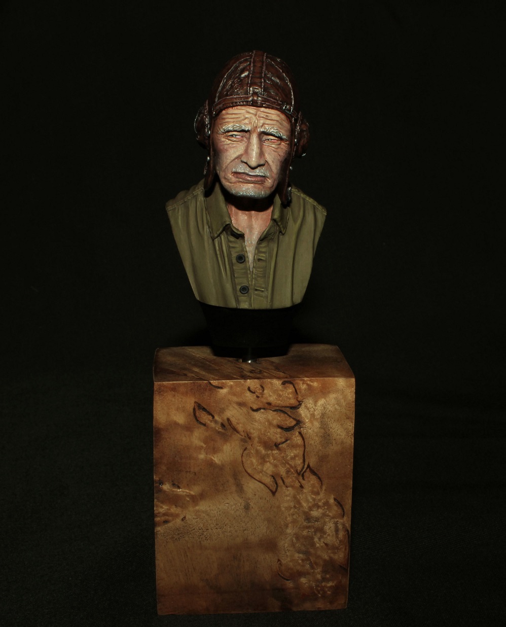 Figures: Old man, photo #1