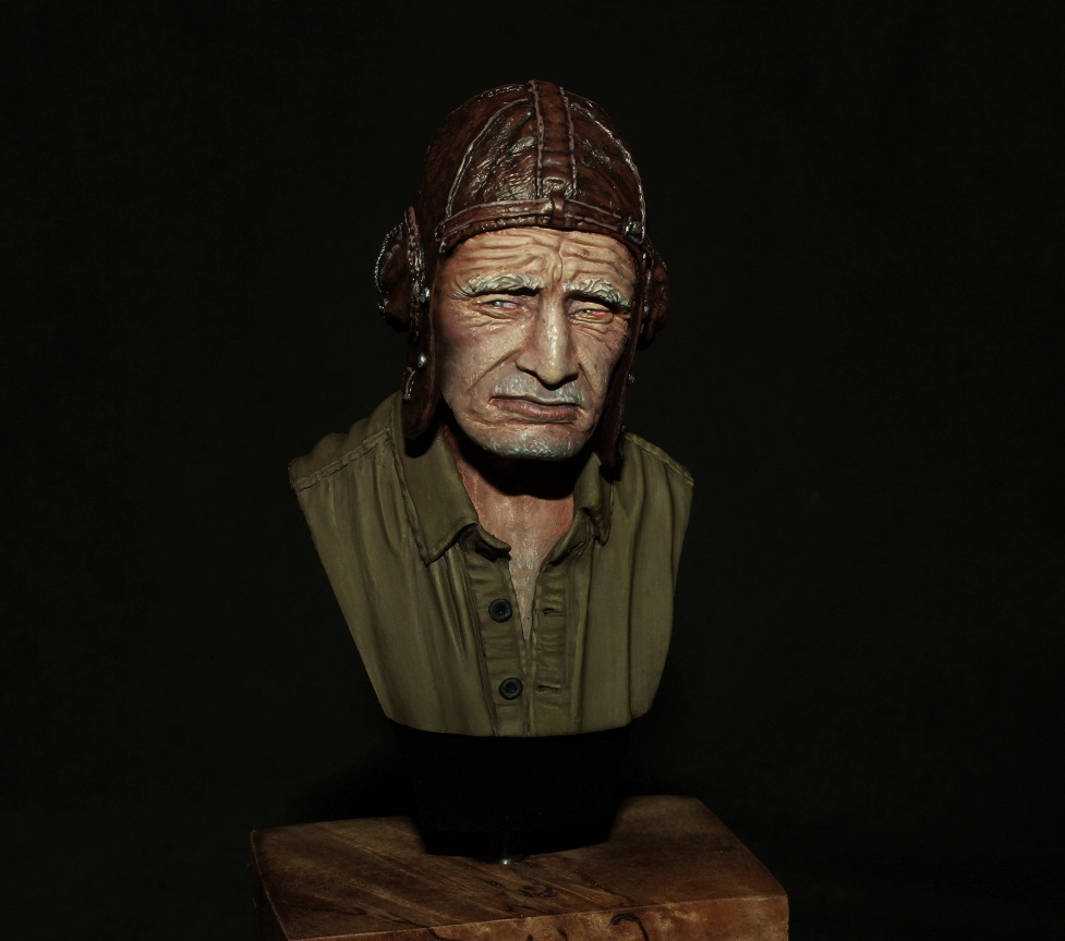 Figures: Old man, photo #2