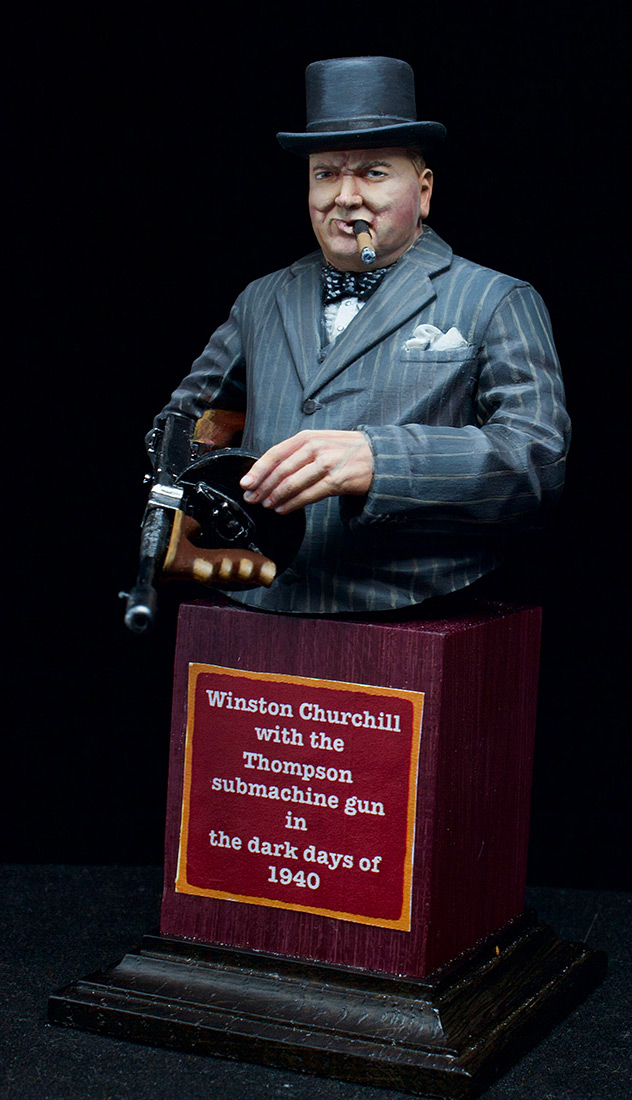 Figures: Winston Churchill with Thompson SMG, 1940, photo #3