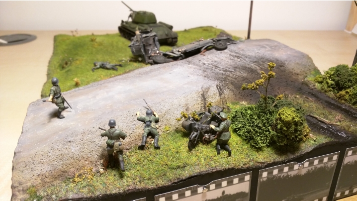 Dioramas and Vignettes: Four tankmen and dog. Betting with Death, photo #2