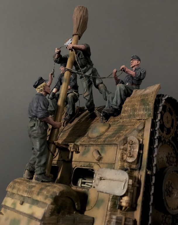 Dioramas and Vignettes: Sitting cat. Panther Ausf.G, photo #14