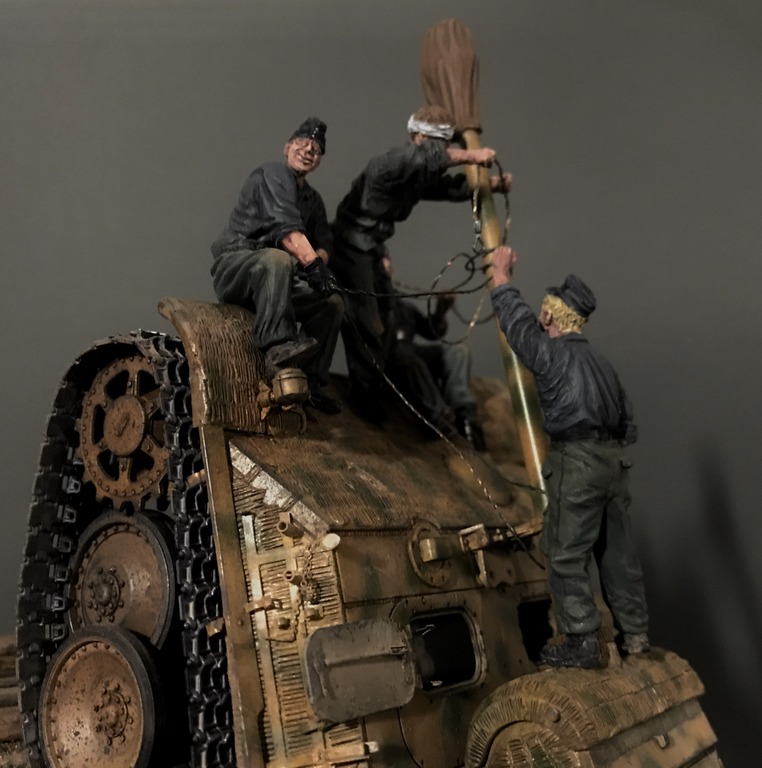 Dioramas and Vignettes: Sitting cat. Panther Ausf.G, photo #16