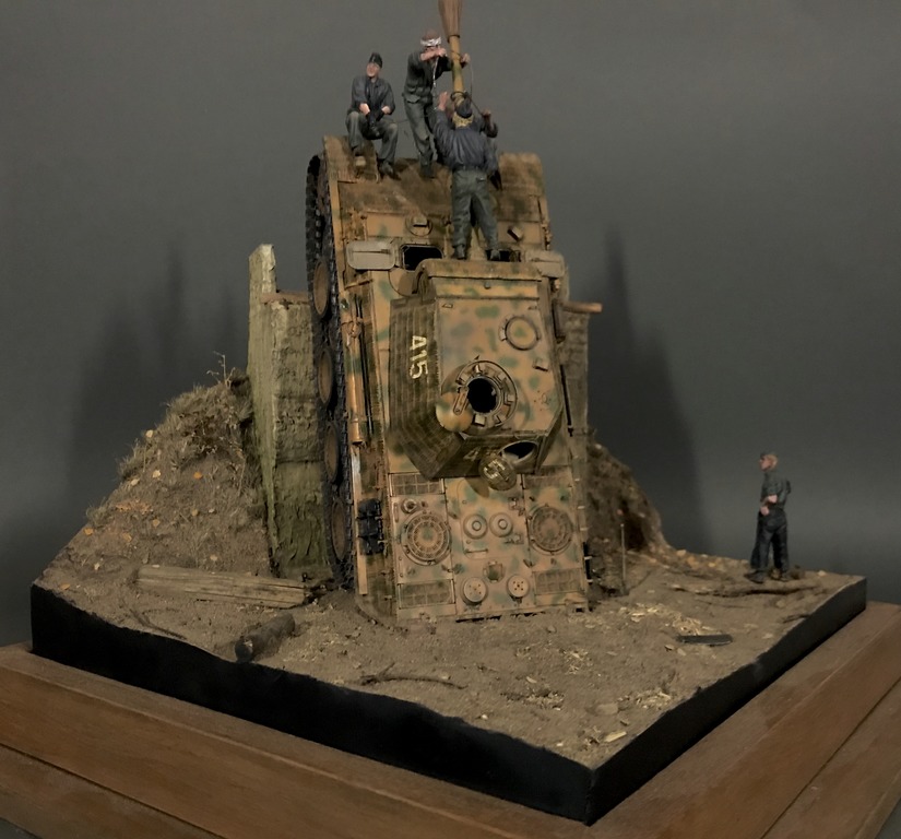 Dioramas and Vignettes: Sitting cat. Panther Ausf.G, photo #3