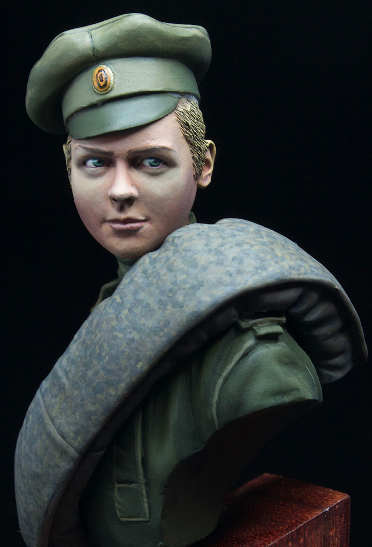 Figures: Female death battalion trooper, 1917, photo #1