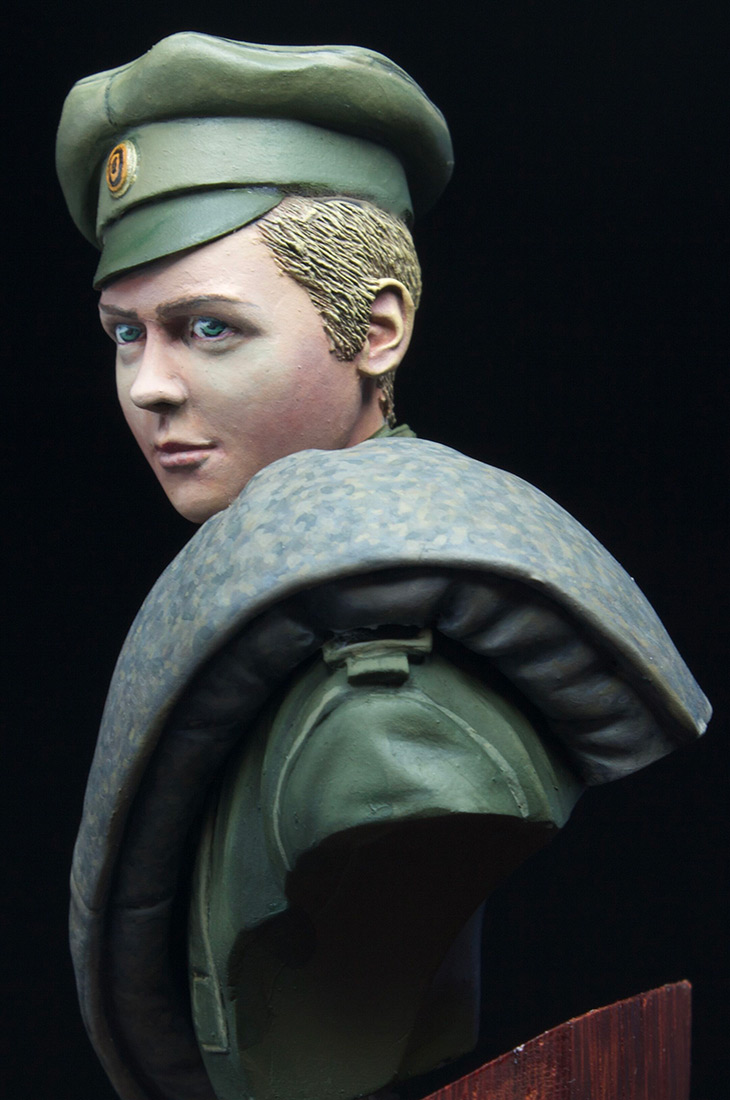 Figures: Female death battalion trooper, 1917, photo #2