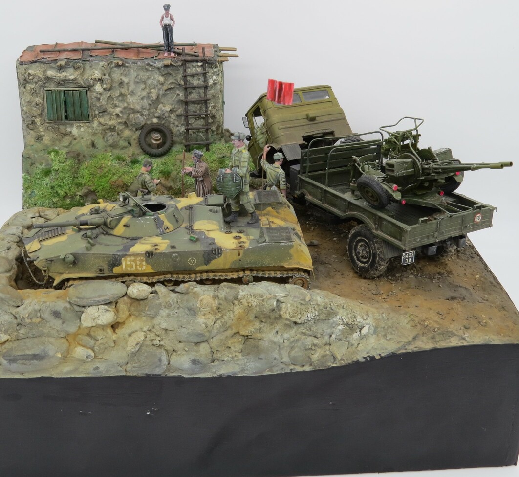 Dioramas and Vignettes: On the cordon far away, photo #3