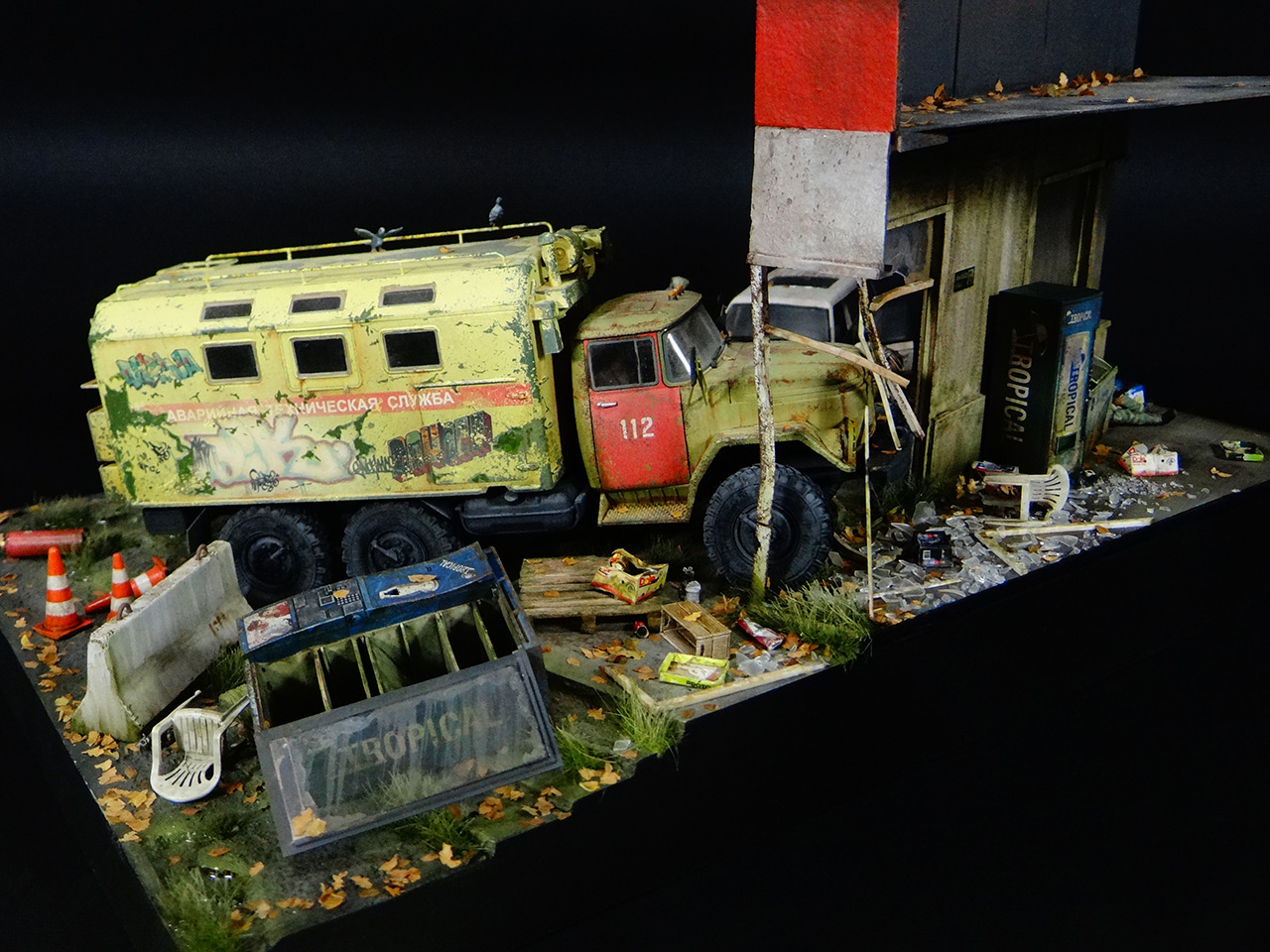 Dioramas and Vignettes: Corner Shop, photo #3