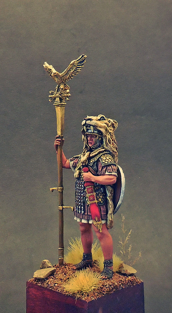 Figures: Aquilifer of Roman legion, photo #2