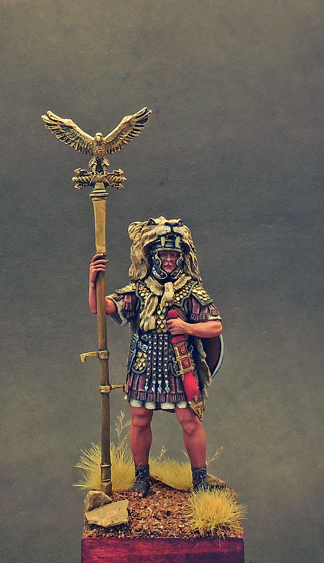 Figures: Aquilifer of Roman legion, photo #5