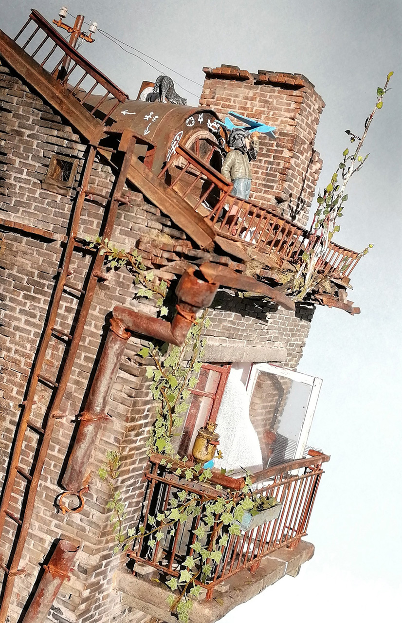 Dioramas and Vignettes: Old roof in the spring, photo #1