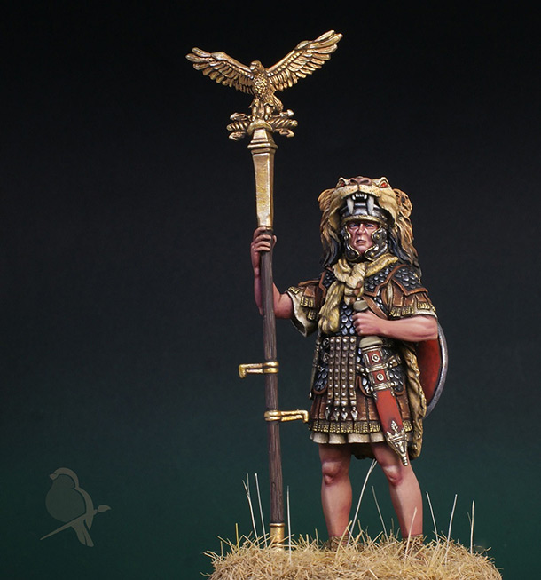 Figures: Roman legion aquilifer, I-II AD