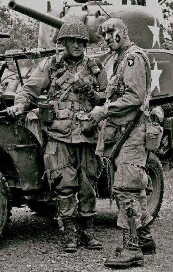 Figures: U.S. Army Airborne Officers, 1944, photo #6