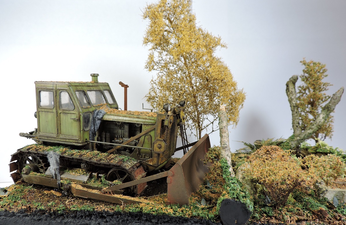 Dioramas and Vignettes: T-100M tractor, photo #1