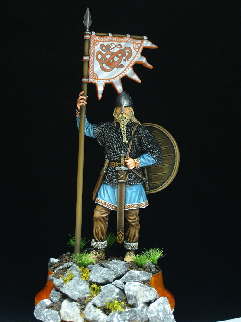 Figures: Viking with standard, 9-10th AD, photo #1