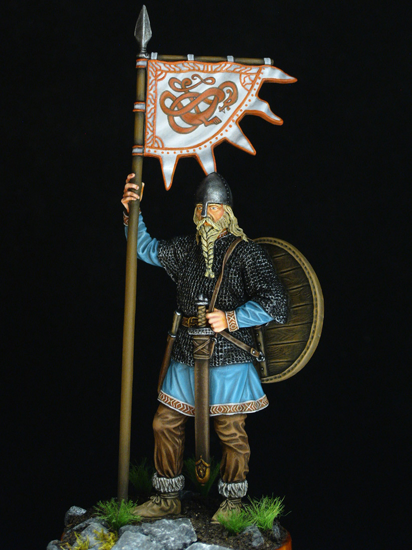 Figures: Viking with standard, 9-10th AD, photo #2