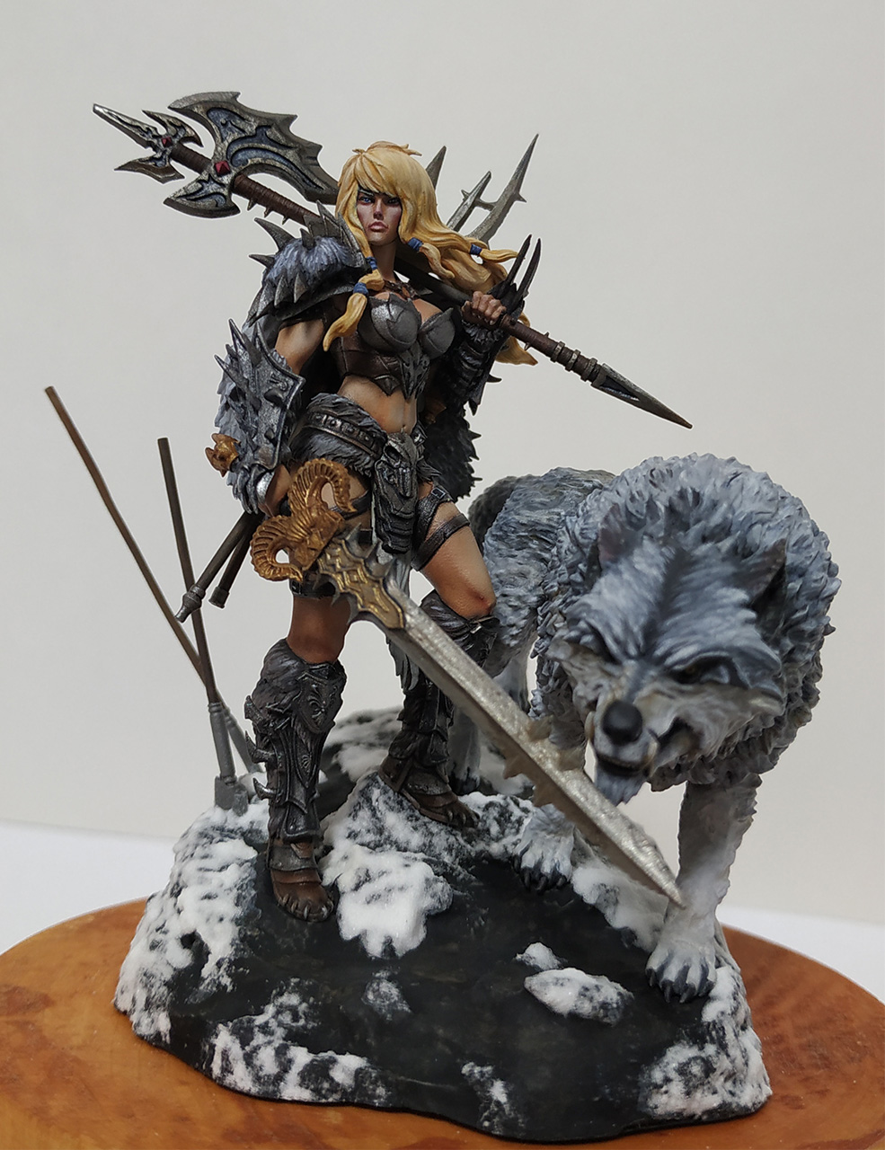 Figures: Female warrior with the wolf, photo #5