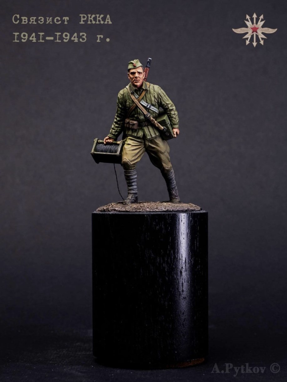 Figures: Red Army signal trooper, 1943-45, photo #1