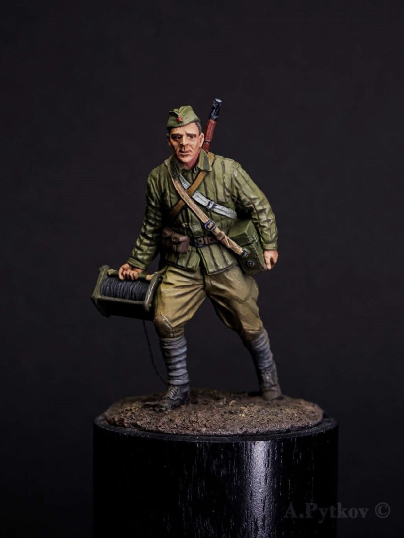 Figures: Red Army signal trooper, 1943-45, photo #2