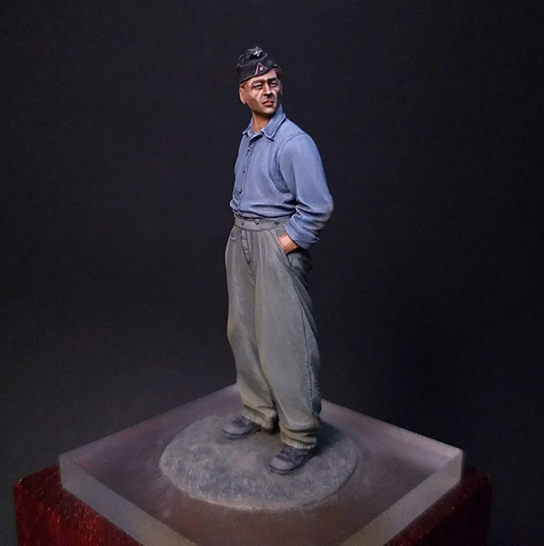 Figures: German tank crewman