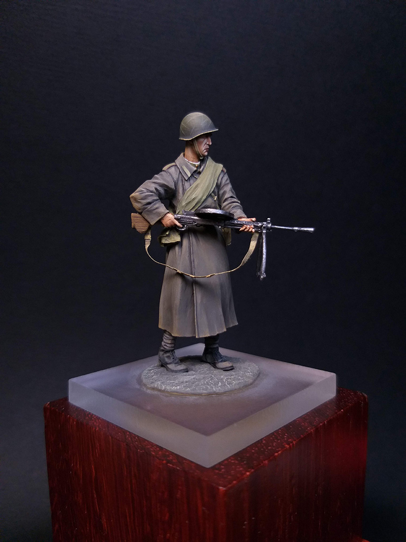 Figures: Soviet infantryman with DP-27, photo #1