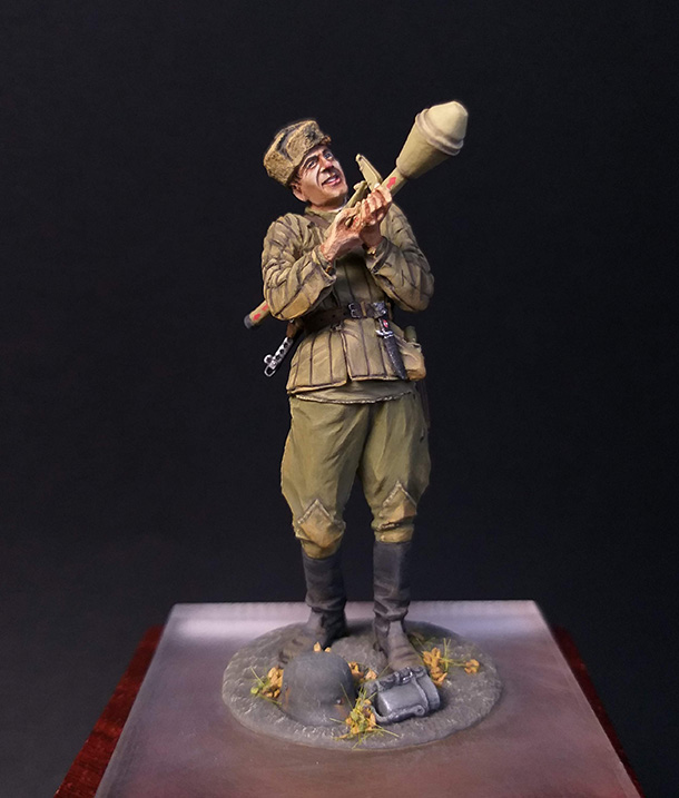 Figures: Soviet infantryman with Panzerfaust