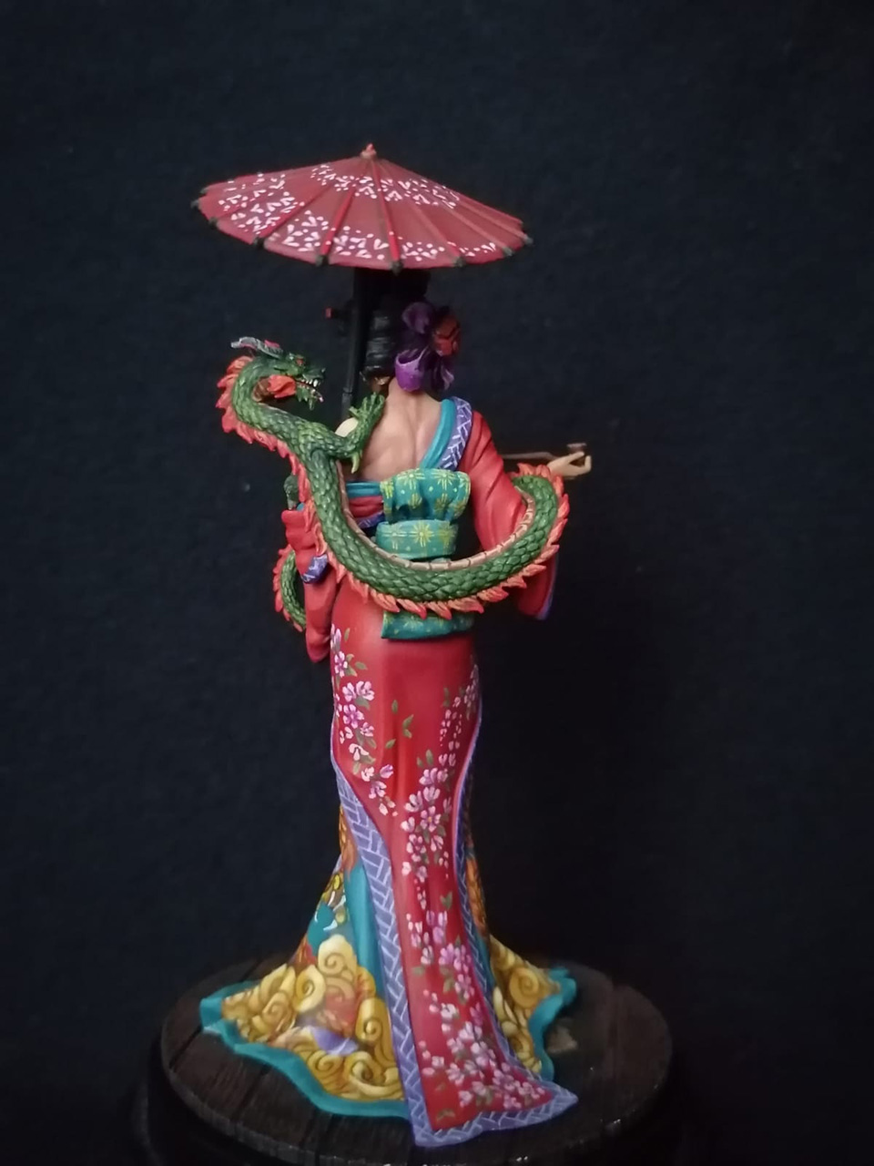 Figures: Geisha with a dragon, photo #10