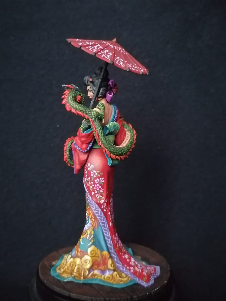 Figures: Geisha with a dragon, photo #7