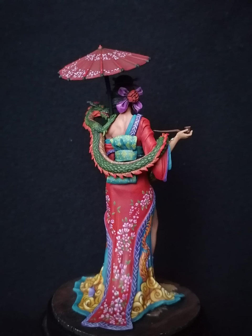 Figures: Geisha with a dragon, photo #9