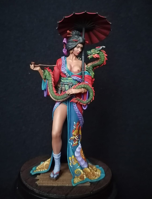 Figures: Geisha with a dragon