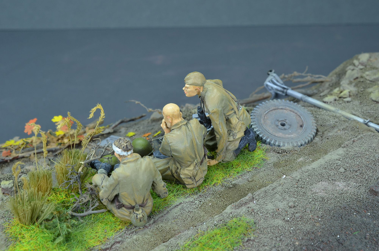 Dioramas and Vignettes: Surrounded, photo #18