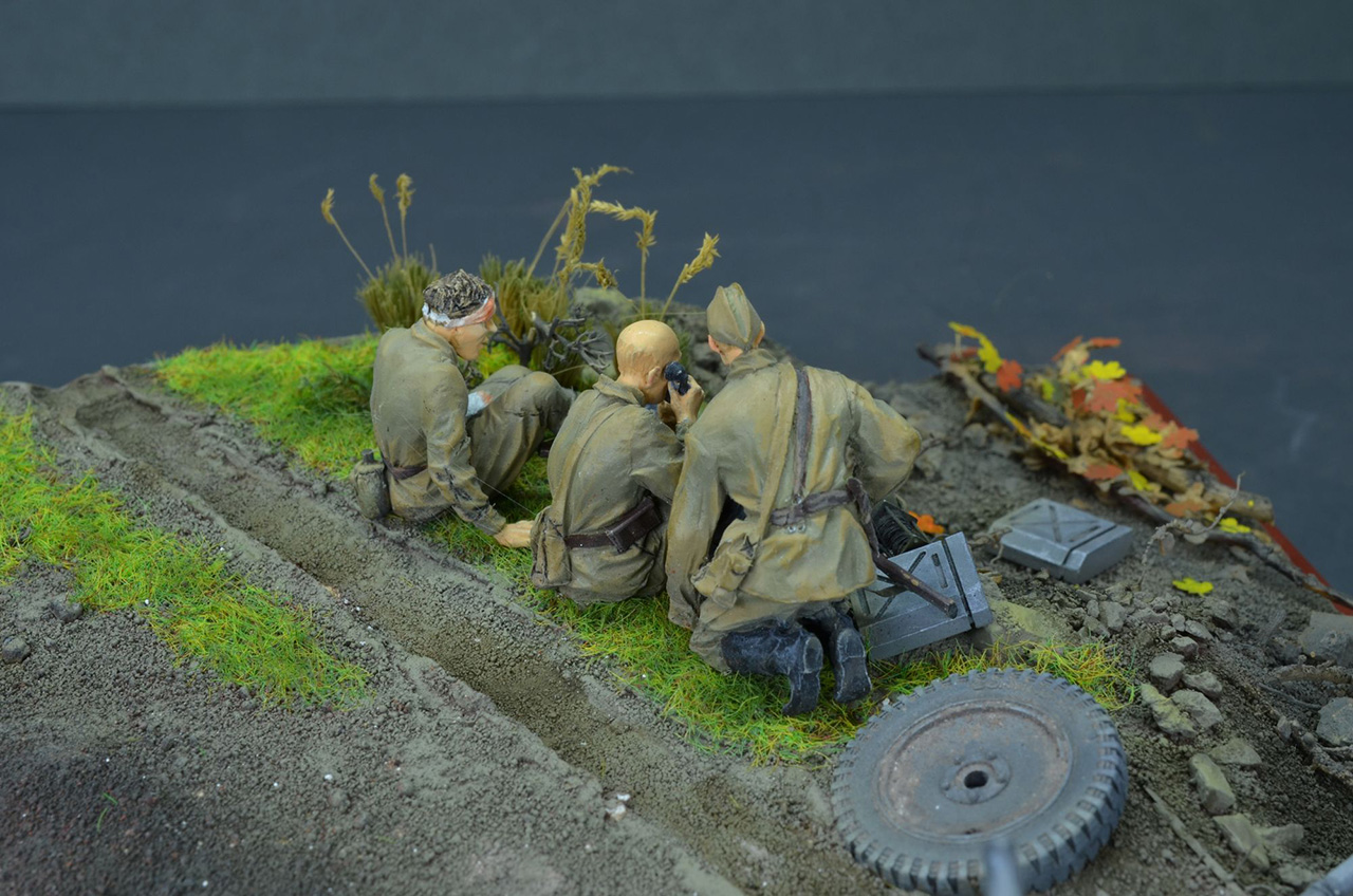 Dioramas and Vignettes: Surrounded, photo #19