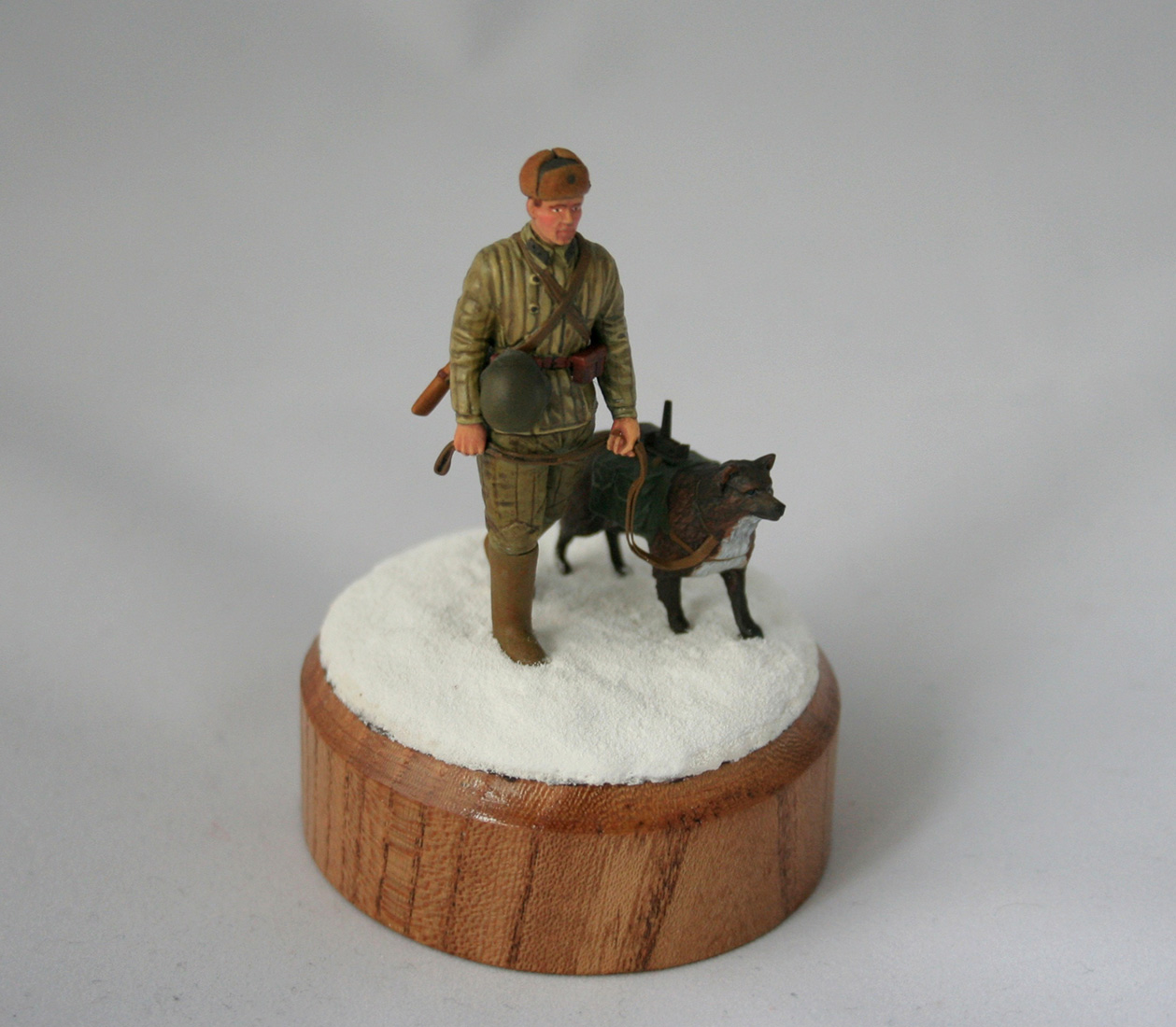 Figures: Soviet tank hunter with a dog, photo #1