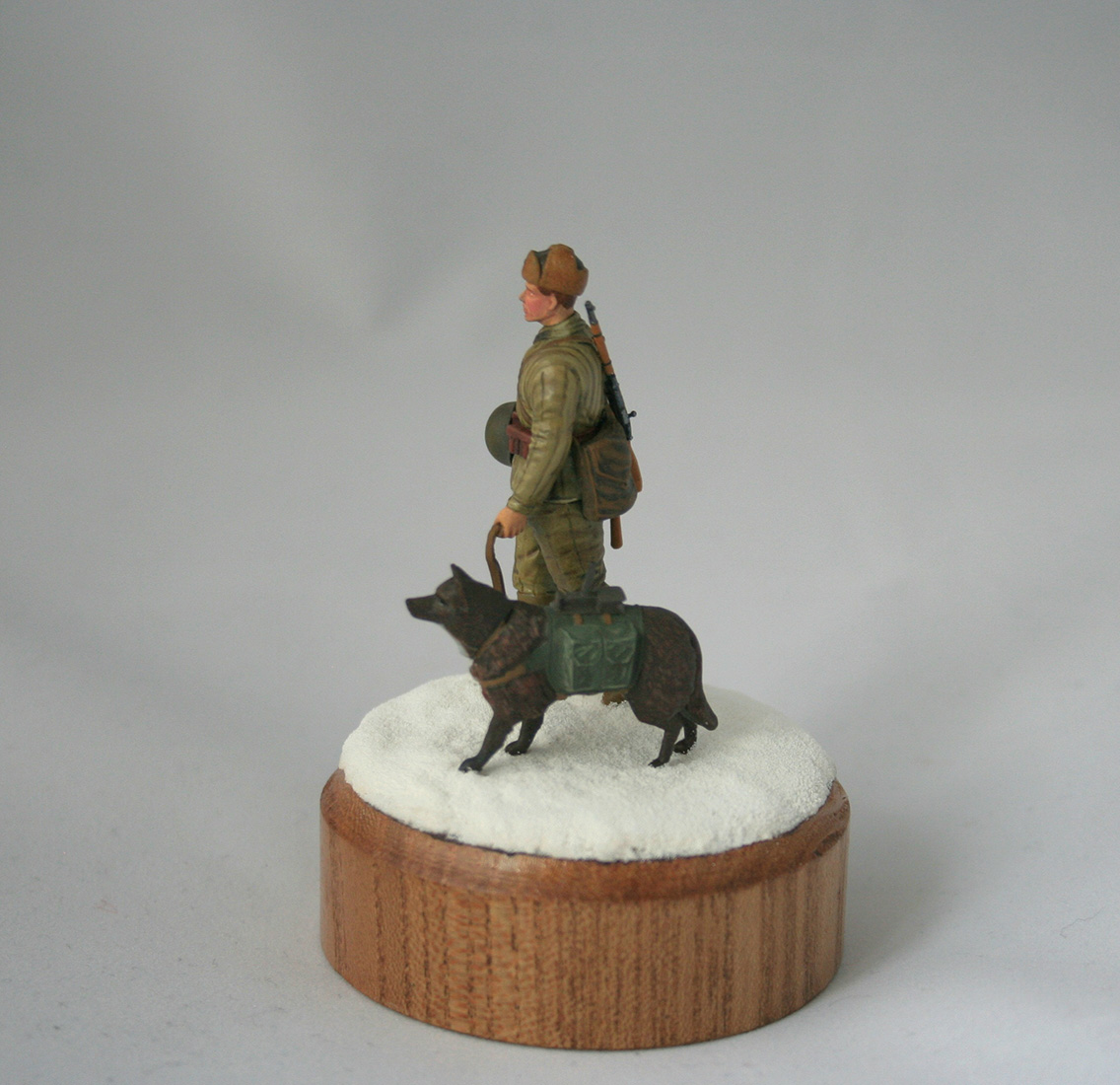 Figures: Soviet tank hunter with a dog, photo #2