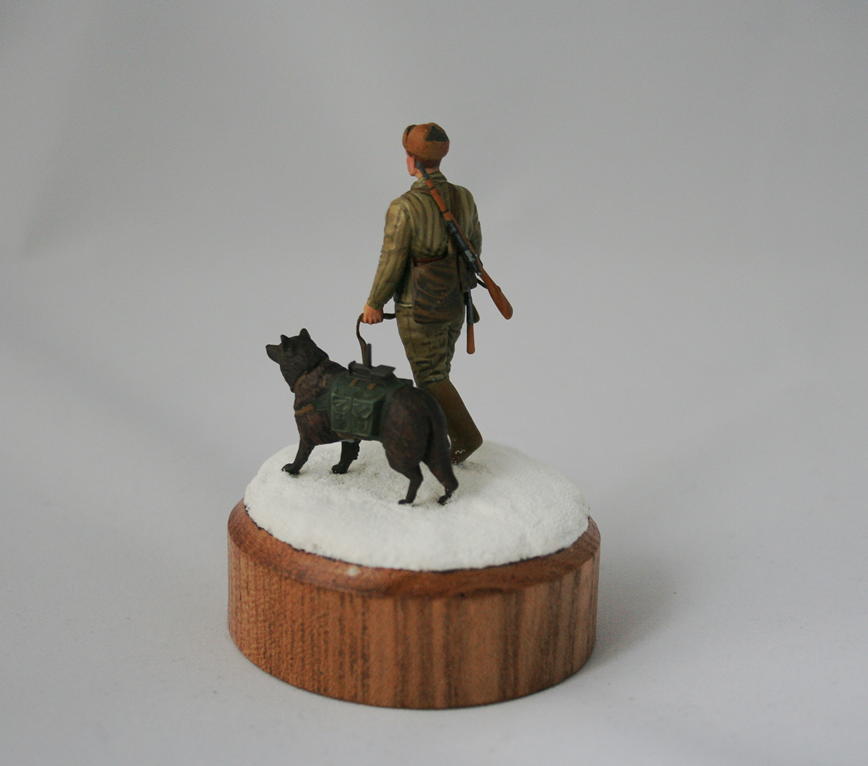 Figures: Soviet tank hunter with a dog, photo #5