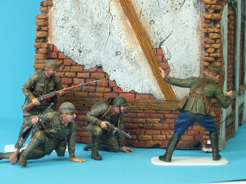 Figures: In the Encirclement, photo #2