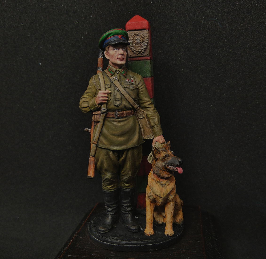 Фигурки: Мл.сержант погранвойск с собакой, СССР, 1941 г., фото #1